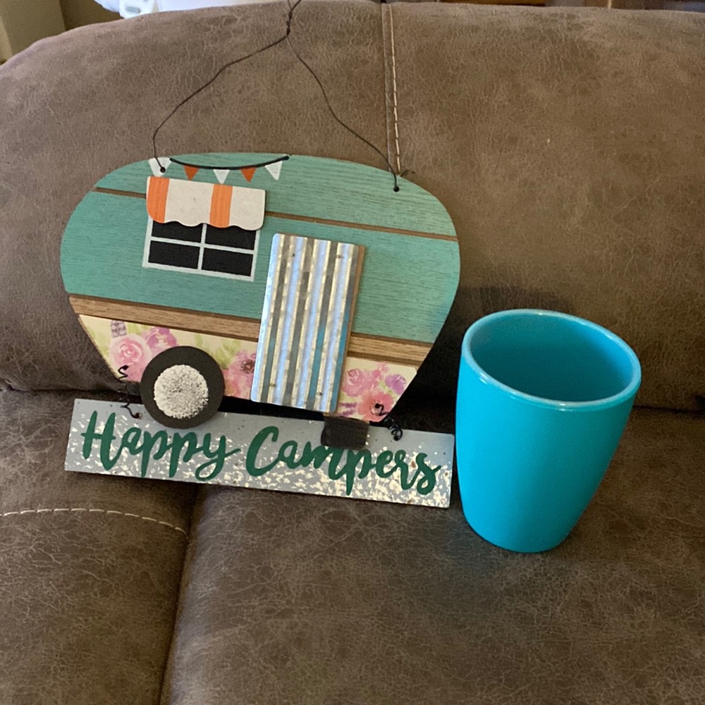 Happy campers sign and tumbler